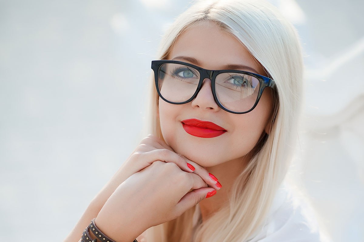 90%的人都搞错了！配眼镜最关键的其实不是选镜框。